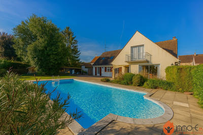 Maison - 230 m² - 8 pièces