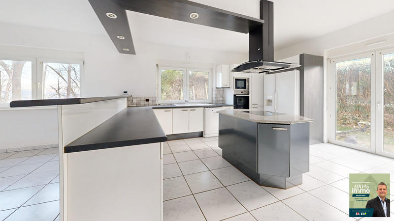 Maison - 390 m² - 12 pièces