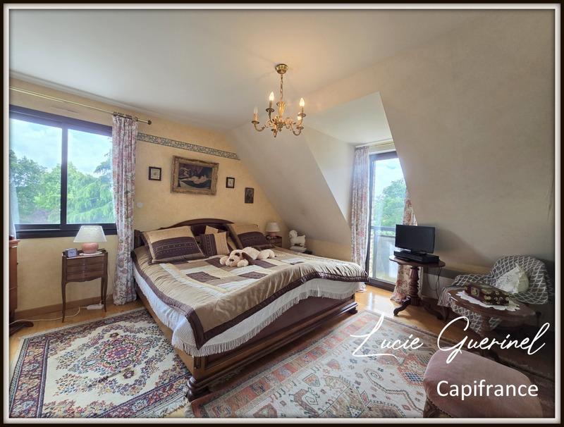 Maison - 246 m² - 10 pièces