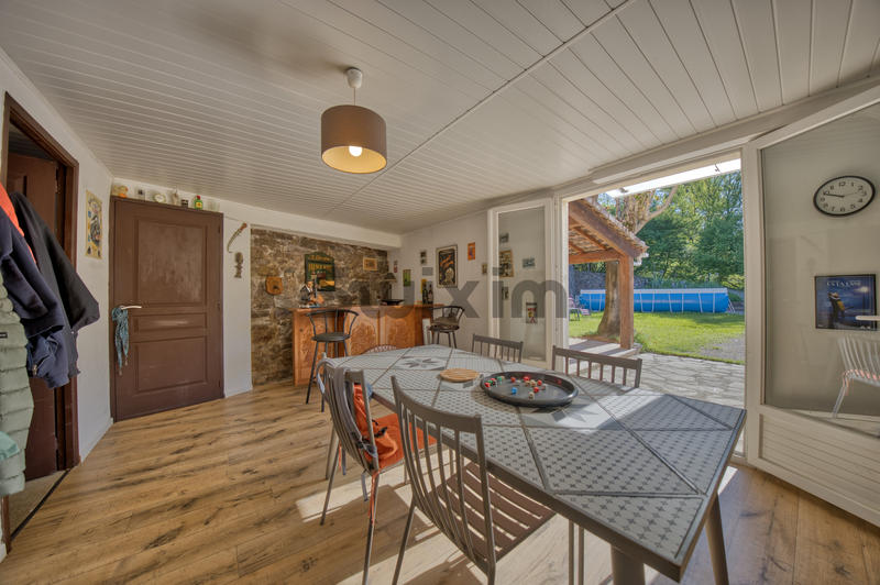 Local commercial - 250 m² - 10 pièces