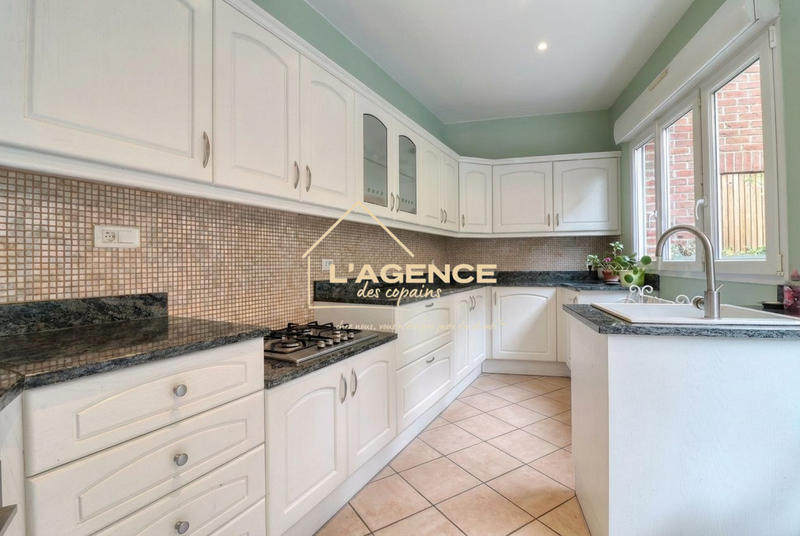 Maison - 335 m² - 8 pièces