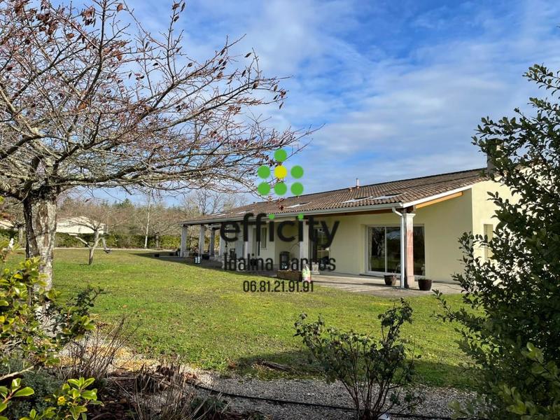 Pavillon - 267 m² - 10 pièces