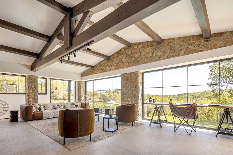 Maison - 300 m² - 7 pièces