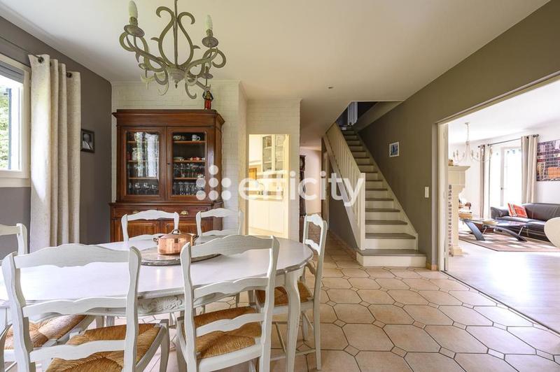 Maison - 200 m² - 9 pièces