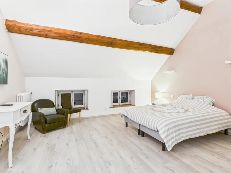 Propriété - 236 m² - 13 pièces