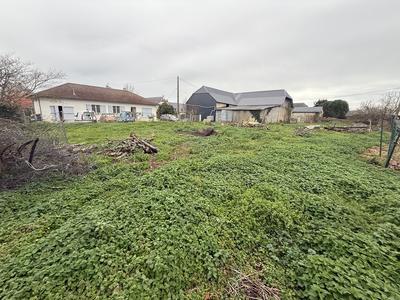 Terrain constructible - 1 061 m²