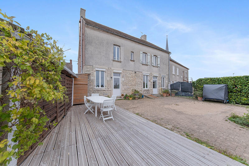 Maison - 235 m² - 9 pièces