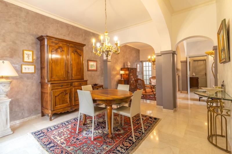 Maison - 233 m² - 9 pièces