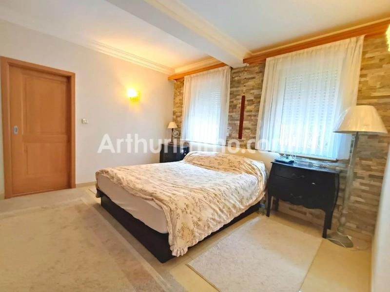 Maison - 280 m² - 6 pièces