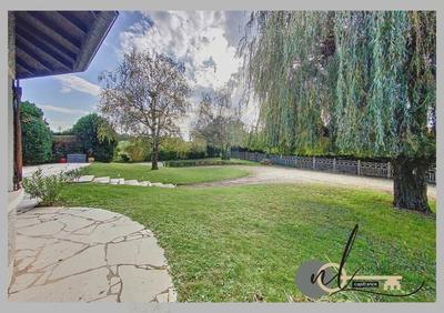 Maison - 200 m² - 8 pièces