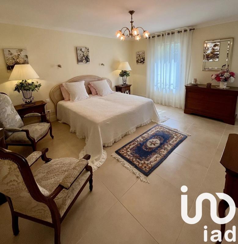 Maison - 260 m² - 10 pièces