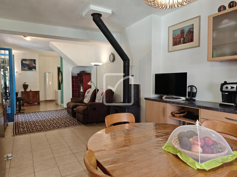 Propriété - 215 m² - 9 pièces