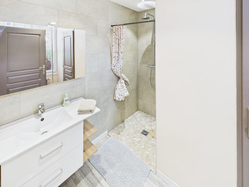 Maison - 320 m² - 12 pièces