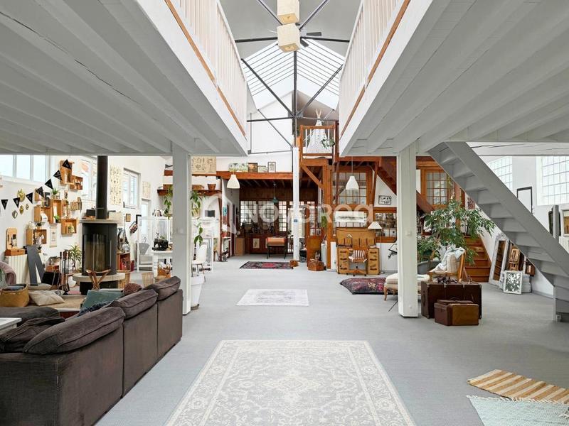 Loft - 471 m² - 8 pièces