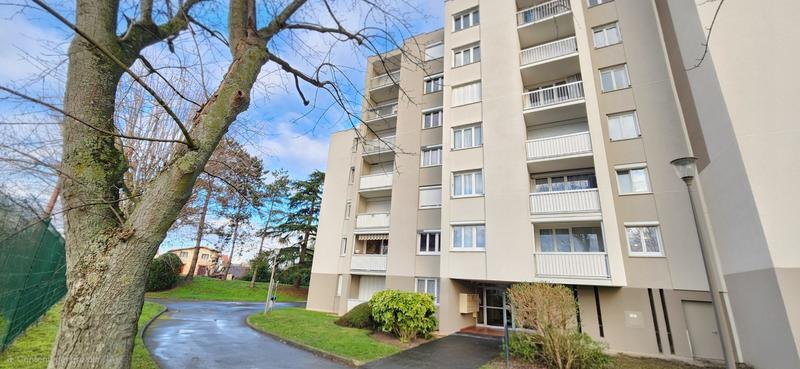 Appartement - 90 m² - 4 pièces