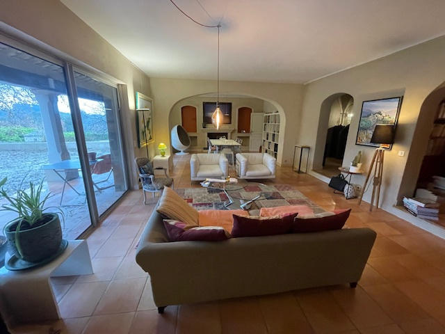 Maison - 380 m² - 10 pièces