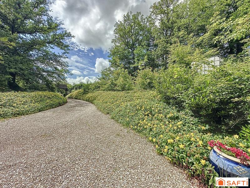 Maison - 210 m² - 7 pièces