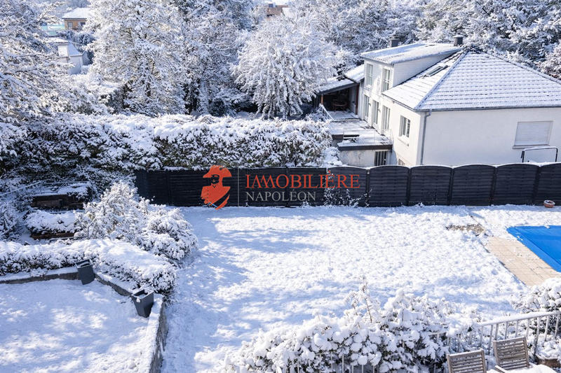 Maison - 230 m² - 9 pièces