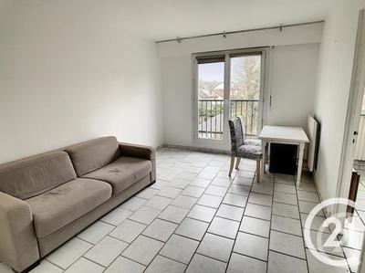Studio - 30 m² - 1 pièce