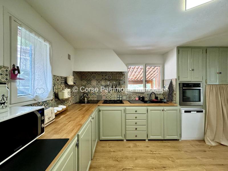 Maison - 300 m² - 11 pièces