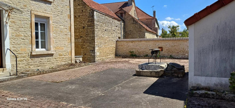 Maison traditionnelle - 179 m² - 7 pièces