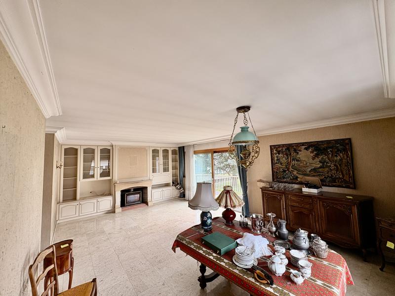 Maison - 300 m² - 8 pièces