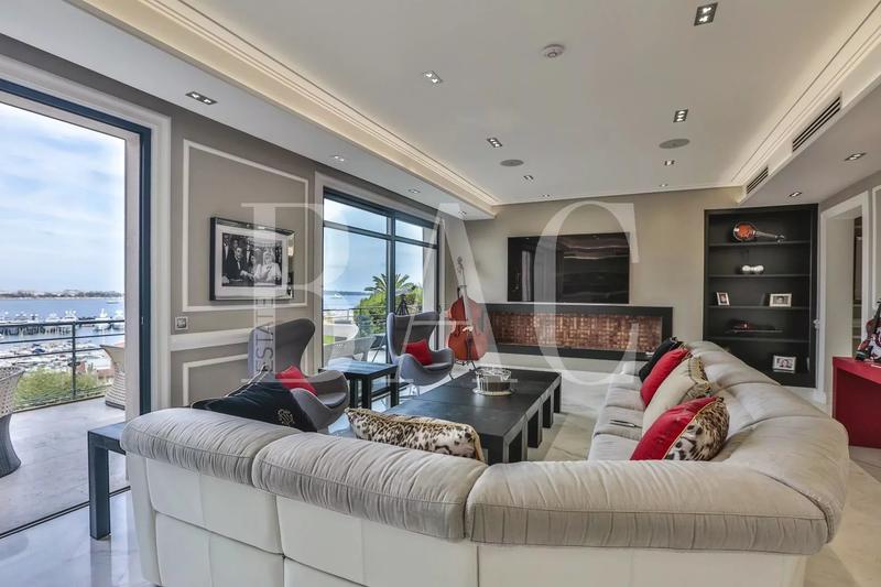 Villa - 1 000 m² - 22 pièces