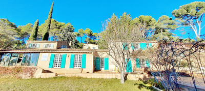 Maison - 260 m² - 10 pièces