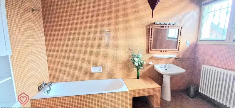 Maison - 263 m² - 9 pièces