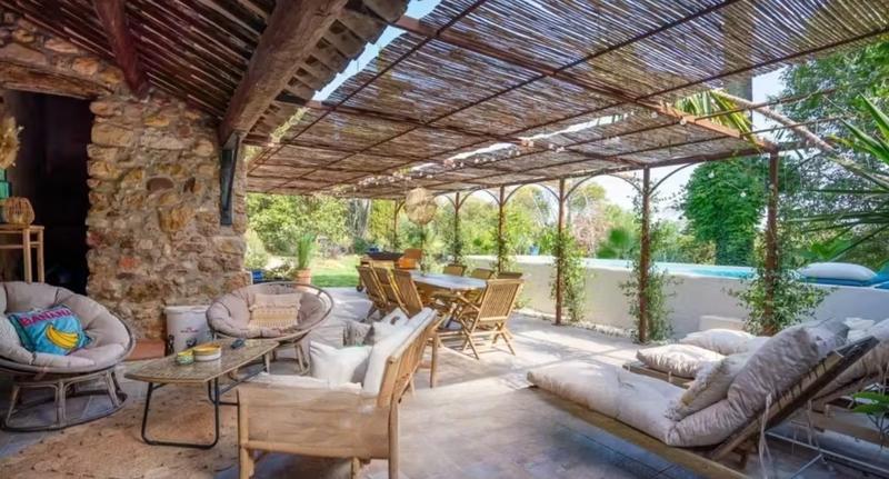 Bastide - 650 m² - 15 pièces