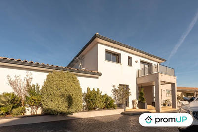 Maison - 260 m² - 7 pièces