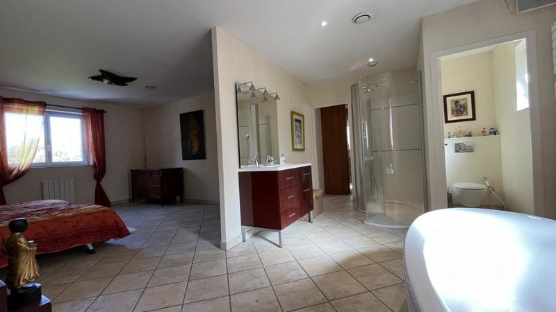 Appartement - 230 m² - 3 pièces