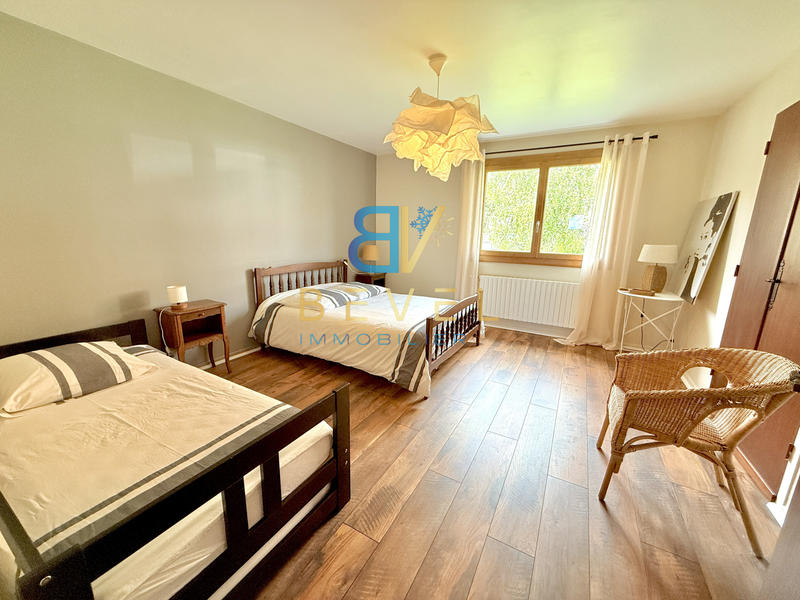 Châlet - 280 m² - 10 pièces