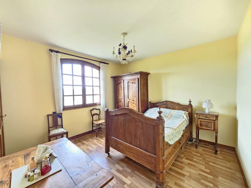 Maison - 236 m² - 7 pièces