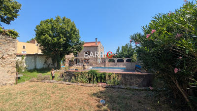 Maison traditionnelle - 300 m² - 16 pièces