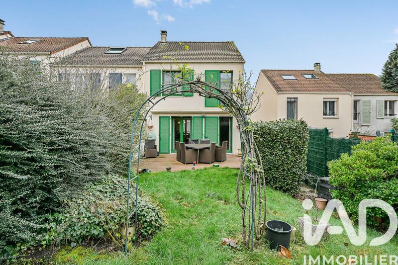 Maison - 95 m² - 5 pièces