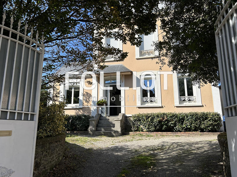 Maison - 195 m² - 8 pièces