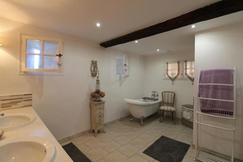 Demeure - 460 m² - 16 pièces