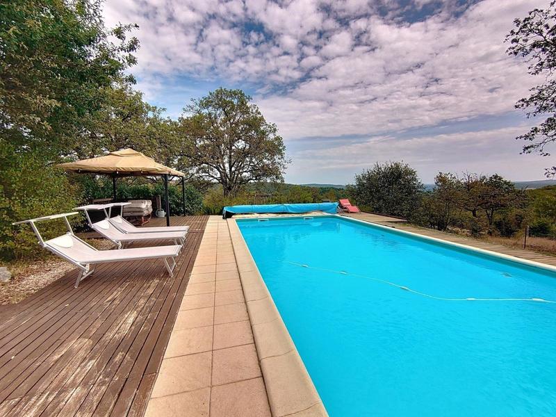 Maison - 456 m² - 26 pièces