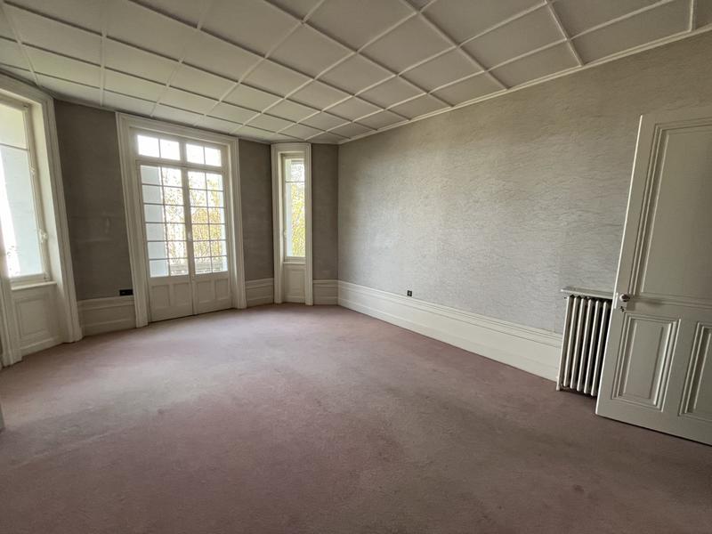 Maison - 241 m² - 8 pièces