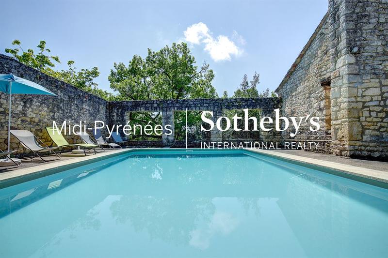 Château - 470 m² - 12 pièces