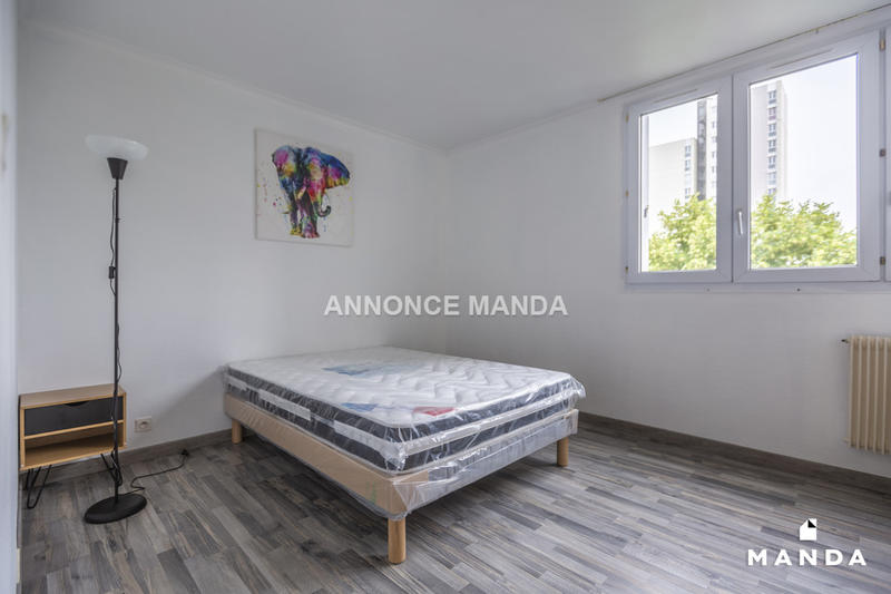 Chambre - 10 m² - 5 pièces