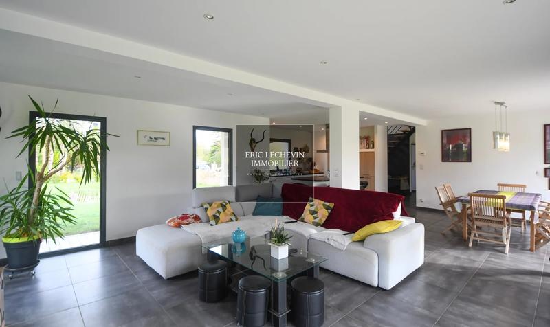 Maison - 196 m² - 7 pièces