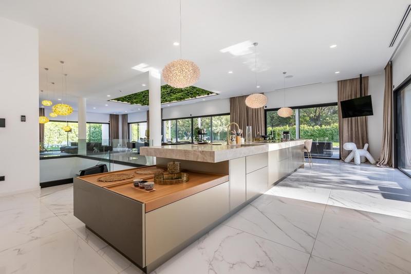 Villa - 1 300 m² - 10 pièces