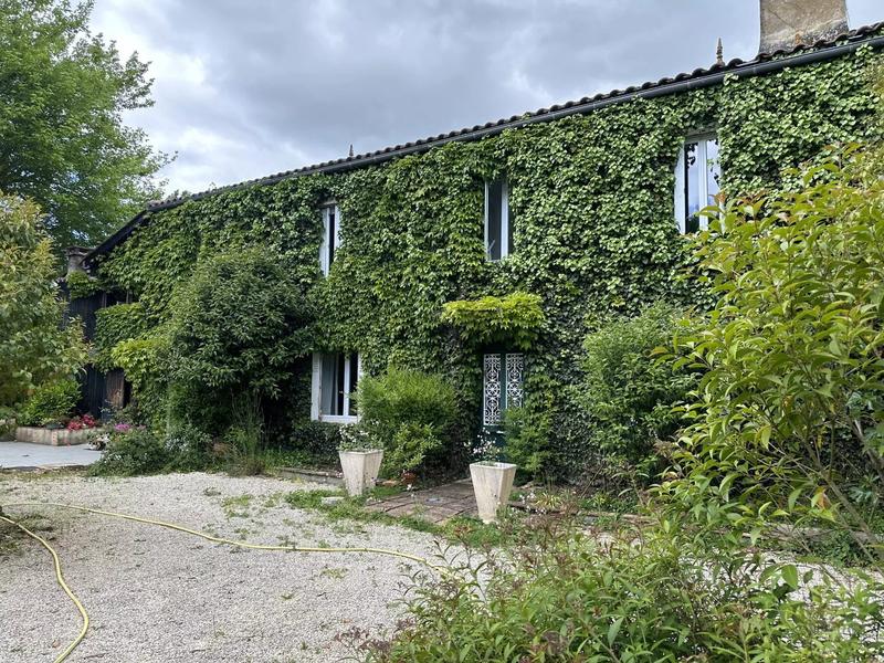 Maison - 300 m² - 15 pièces