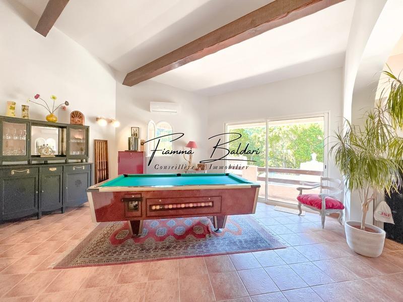 Maison - 269 m² - 7 pièces