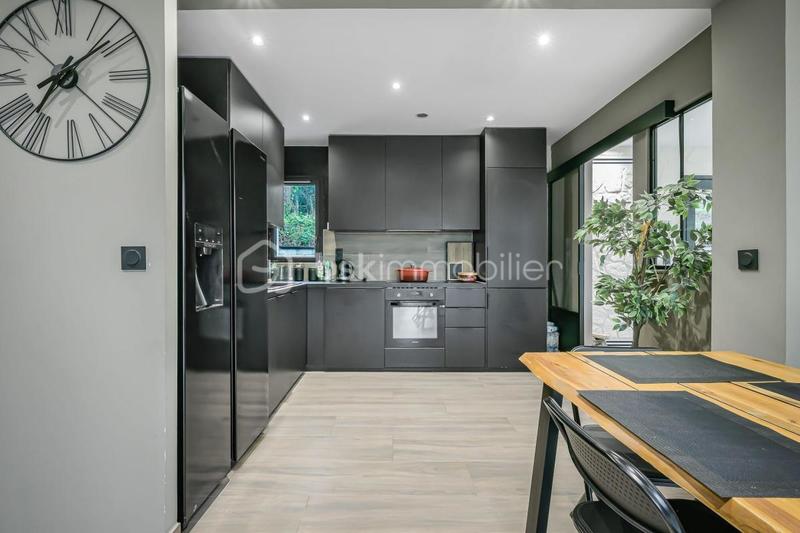 Villa - 185 m² - 10 pièces