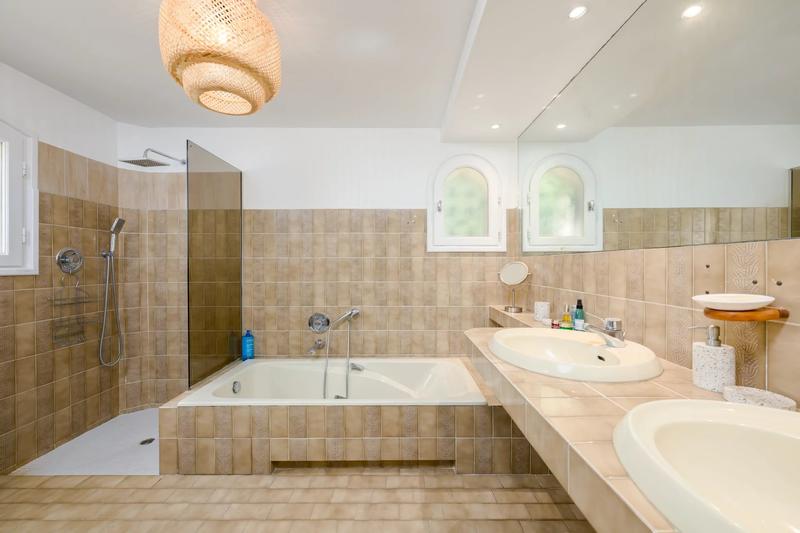 Maison - 195 m² - 7 pièces