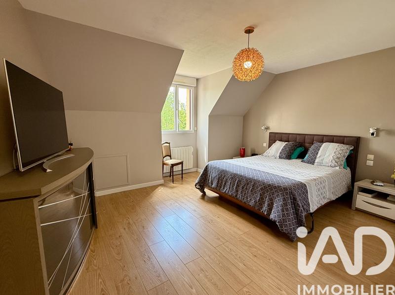 Maison - 220 m² - 8 pièces