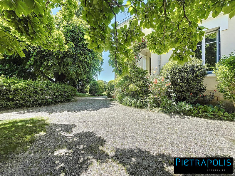 Maison - 251 m² - 9 pièces